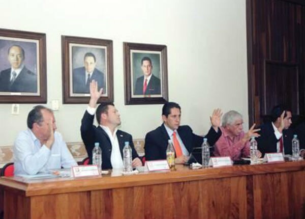 Reducirán 30% sueldo a regidores de SJR