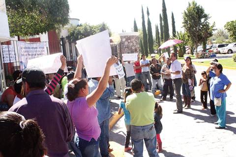 Antorchistas exigen suministro de agua