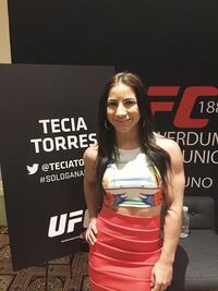 Tecia Torres va por el triunfo vs. Angela Hill