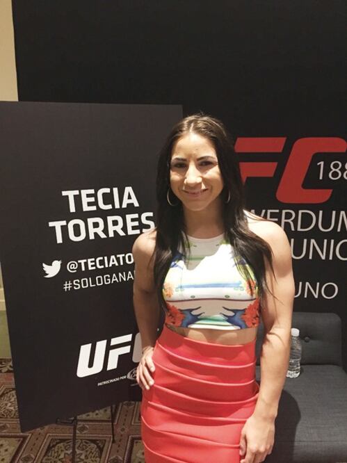 Tecia Torres va por el triunfo vs. Angela Hill