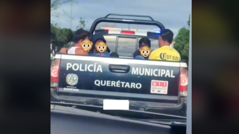 Vuelven a viralizar a sujetos fumando presunta marihuana a bordo de una patrulla en Querétaro