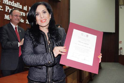 Reconocen carrera docente