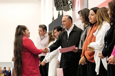 Calzada reitera su apoyo a queretanas