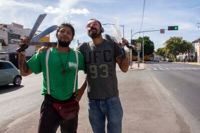 Se ganan la vida a machetazos en Querétaro