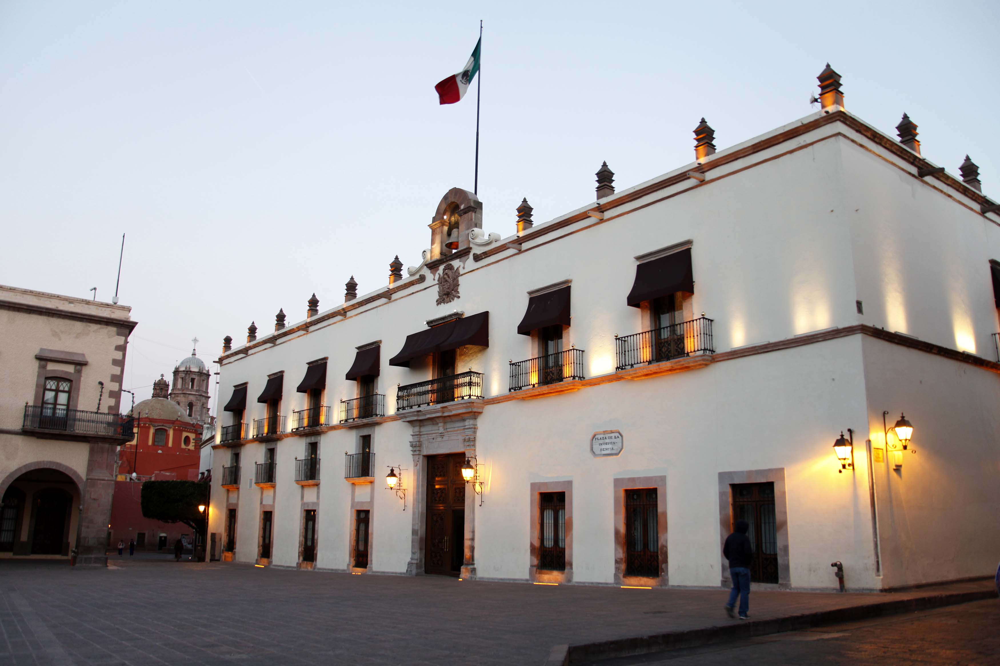 Oficialía destaca reducción de nómina en 3 años