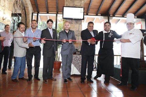 Disfrutan de un menú potosino