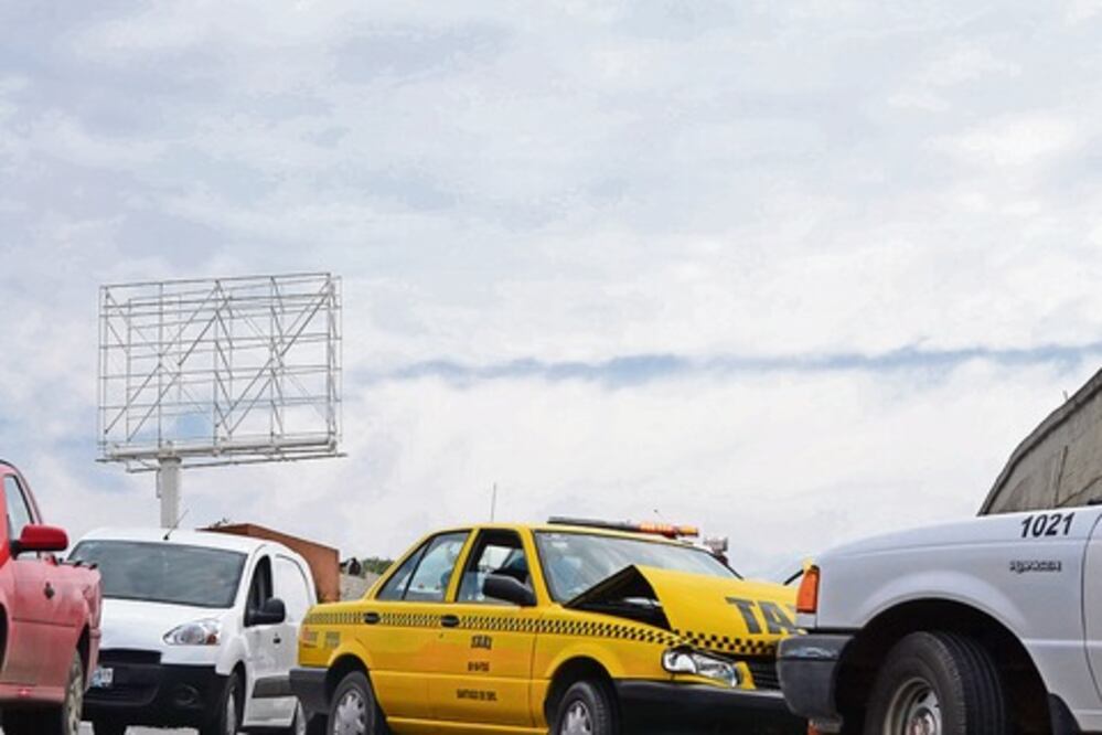 Provoca derrame de diesel carambola