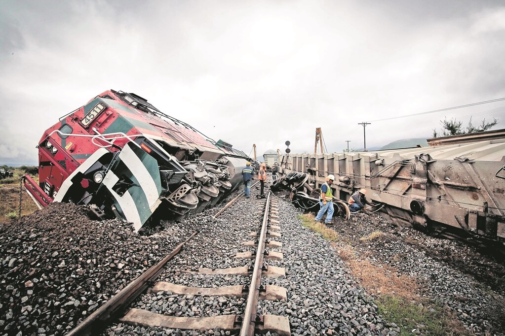 Descarrilan tren en Tequis para asaltarlo