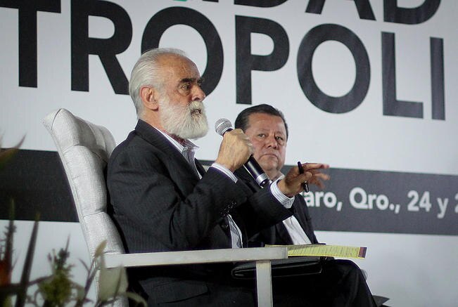 En la mesa de diálogo de movilidad participaron Enrique Burgos, Diego Fernández de Cevallos y Sergio Chufani (Foto: Luis Sánchez)