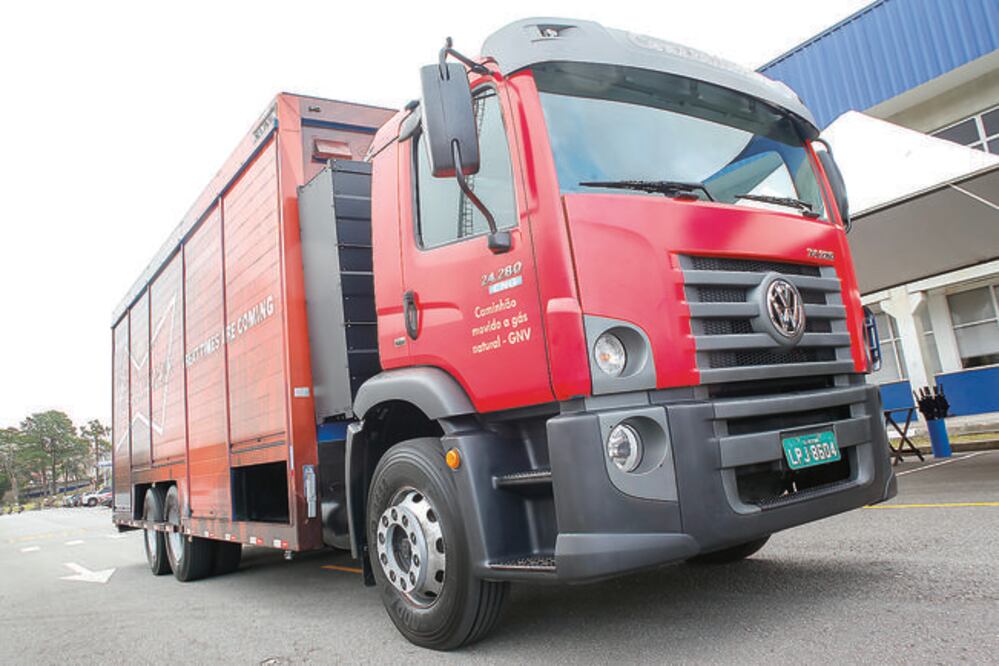 En México se consumen 8 mil autobuses al año, indica la armadora Scania, quien hace un pre estudio para retornar con la venta de camiones (CORTESÍA)