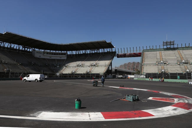 En el Foro Sol se ultiman detalles para la realización de la carrera y para la ceremonia de premiación. (FOTO: JUAN CARLOS REYES GARCIA. EL UNIVERSAL)