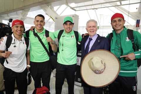 Se van con mucha emoción