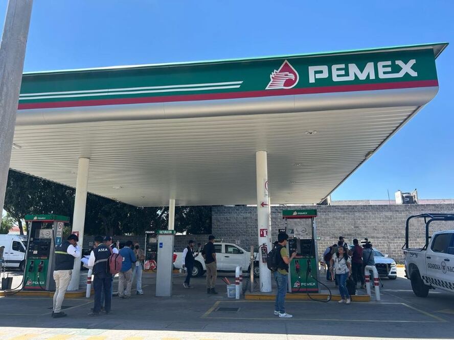 Dos gasolineras de Querétaro se negaron a ser verificadas durante operativo; autoridades detectaron irregularidades como falta de hologramas y precios fuera del rango. FOTO. ESPECIAL