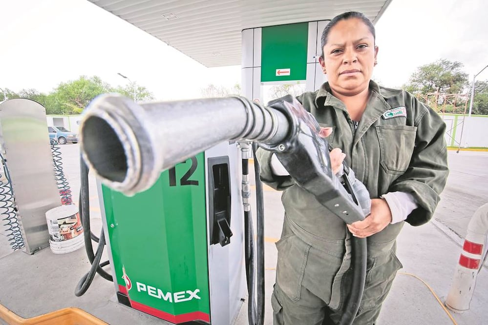 Durante esta semana pipas abastecedoras permanecieron hasta cinco días varadas en la Terminal de Almacenamiento y Reparto de Pemex, lo que ocasionó que en las gasolineras estatales hubiera falta de combustible, en mayor medida de diesel (VÍCTOR PICHARDO)