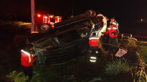 Aparatosa volcadura deja un lesionado