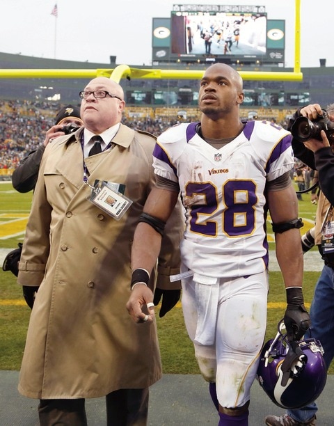 Peterson, acusado de herir a su hijo