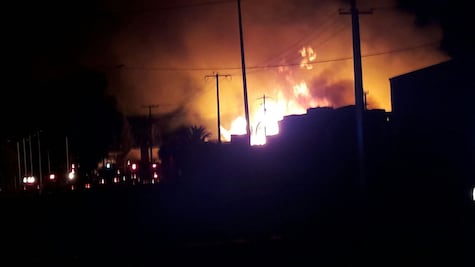 Se registra fuerte incendio en parque industrial Bernardo Quintana