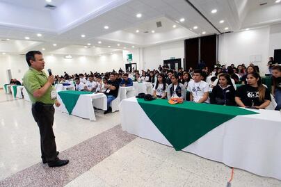 Niña obtiene apoyo para emprender su negocio