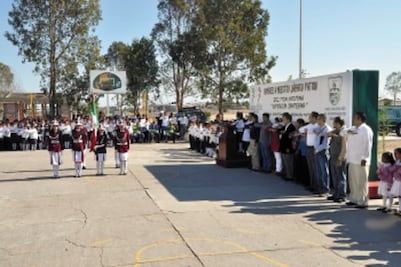 Reconocen rezago en educación