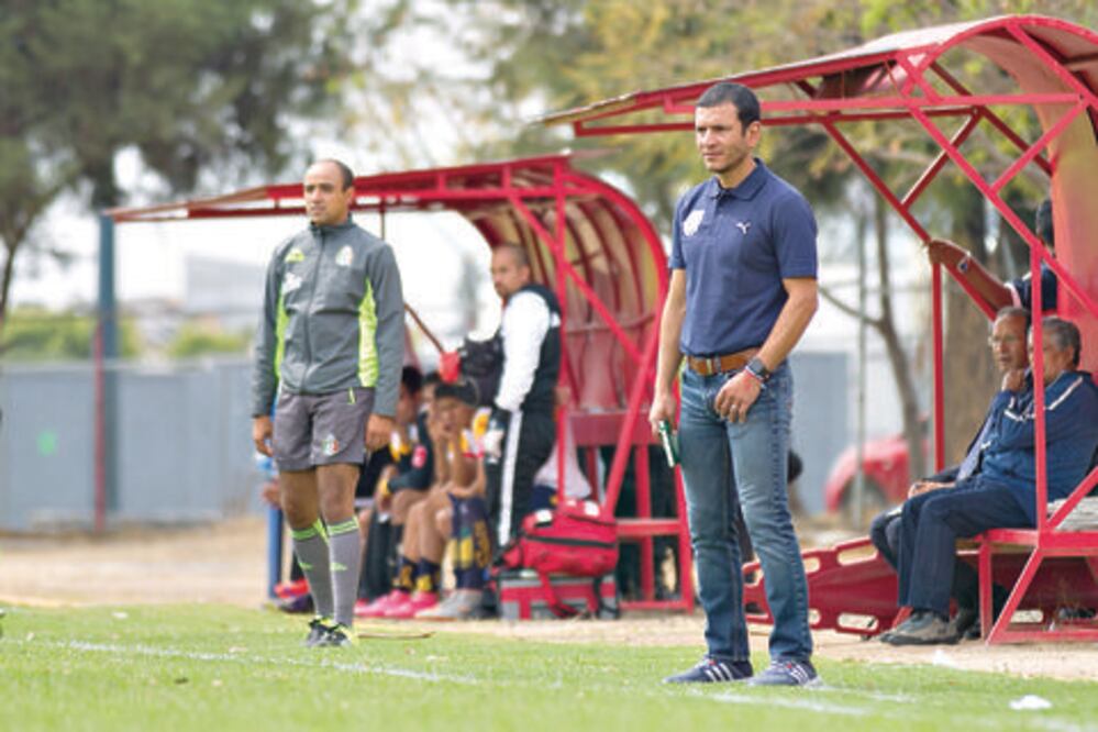 ‘Gallitos’ van con todo ante Atlas