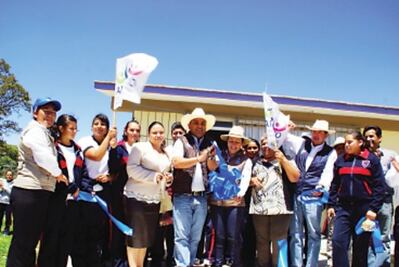 Entregan obras por 5.8 mdp en Amealco  