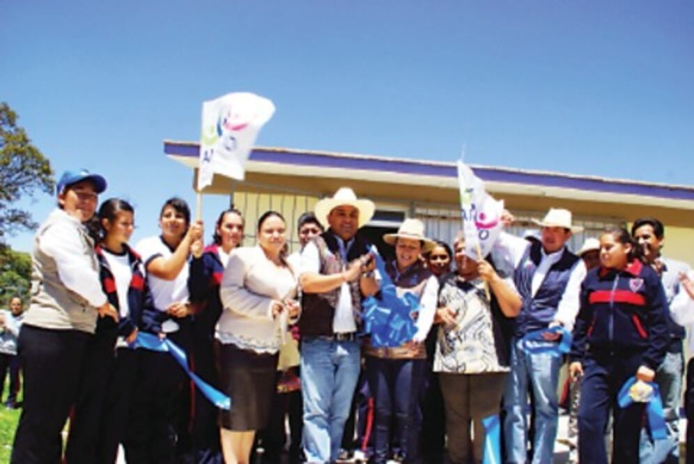 Entregan obras por 5.8 mdp en Amealco  