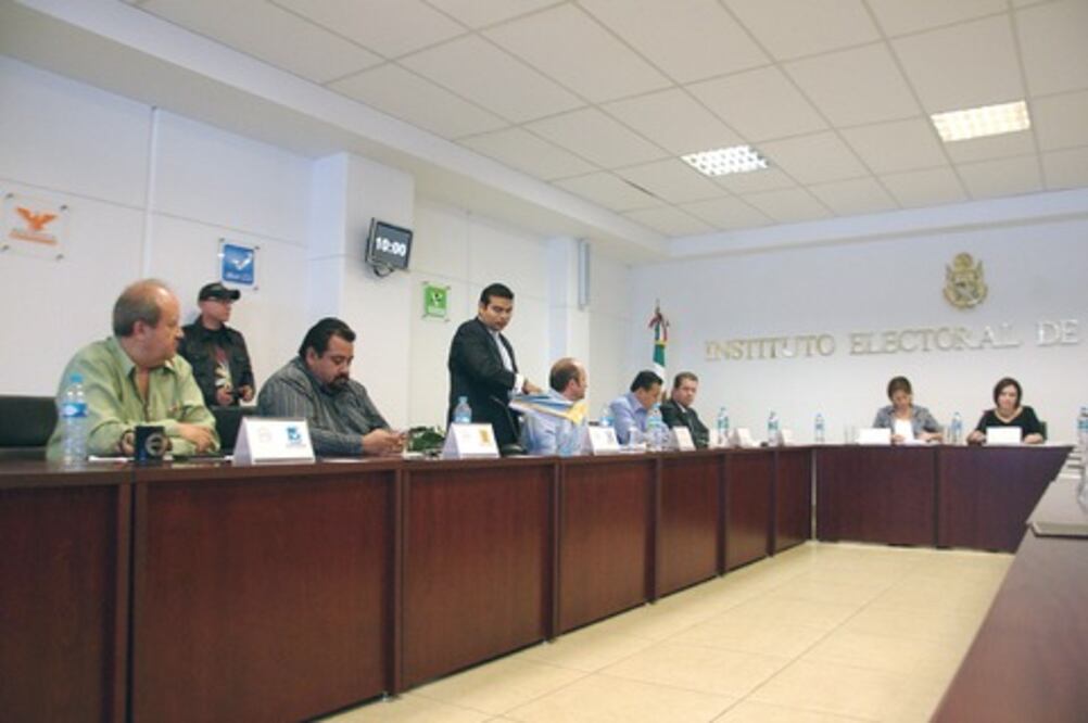 Sanciona IEQ a diputado panista