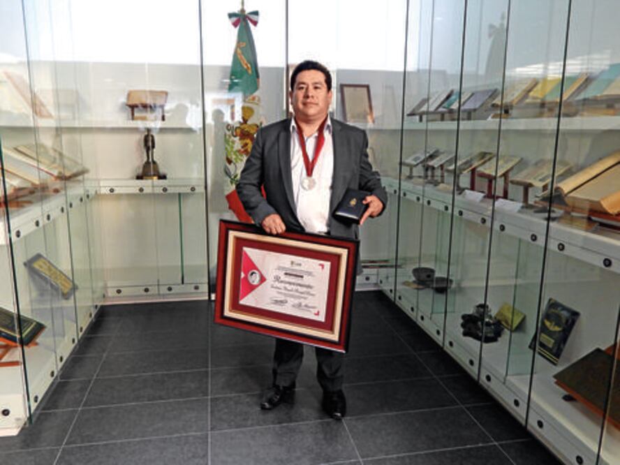 Reconocen a Mayolo Rangel