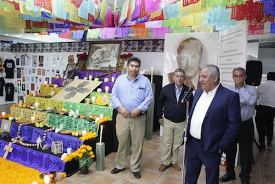 Dedican altar a Agustín Rivera