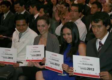 Entregan créditos a proyectos empresariales