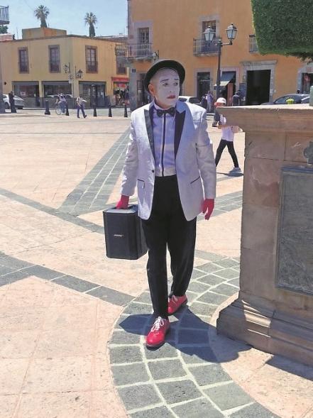 Los teatreros se “adueñan” de las plazas