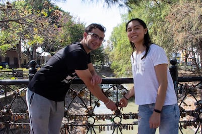Parejas sellan su amor con un candado en Querétaro 