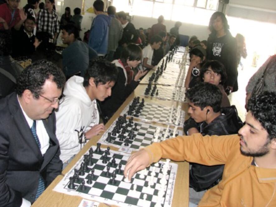 Realizan primer torneo de ajedrez