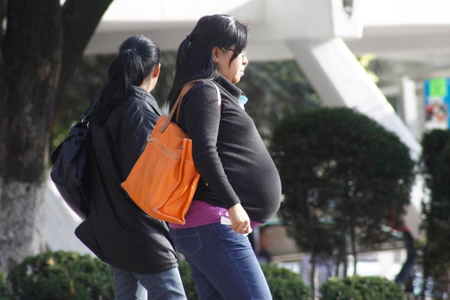 Integrantes de la agrupación Feministas Mexicanas contra Vientres de Alquiler consideran que esta práctica causa afectaciones sicológicas a los menores, quienes tienen el derecho de conocer su origen