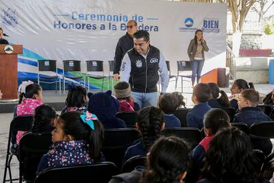 Roberto Sosa cumple con reparación de escuela primaria