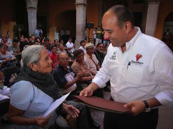 Entregan documentos de espacios sagrados