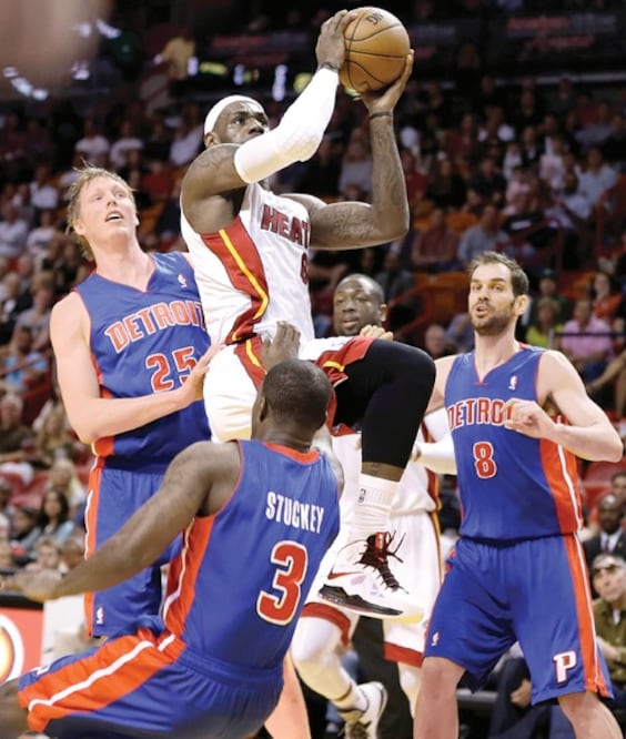  Pistones,  a los pies  de James