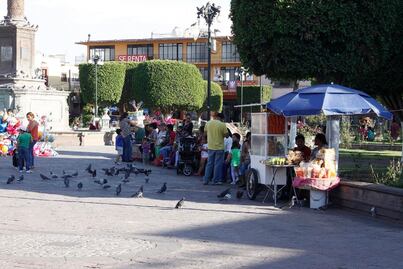 Reinstalan a   decena de comerciantes en San Juan 