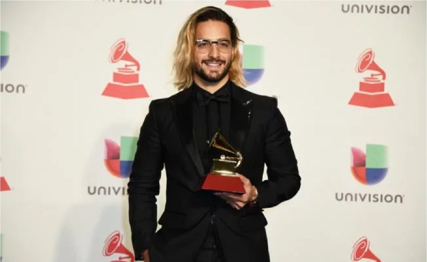 Maluma celebra sus 25 años con chapuzón