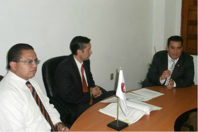 Se reúne regidor con ombudsman queretano