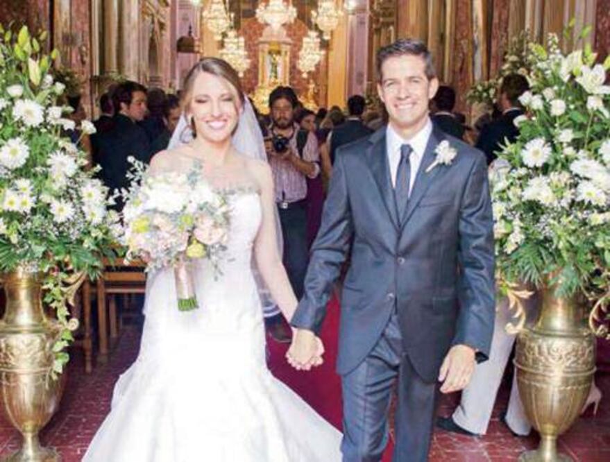 Sellan su amor en emotiva ceremonia