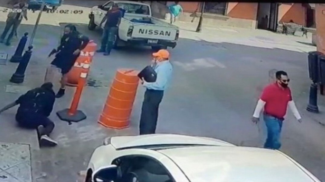 Atacan por la espalda a una policía, Querétaro