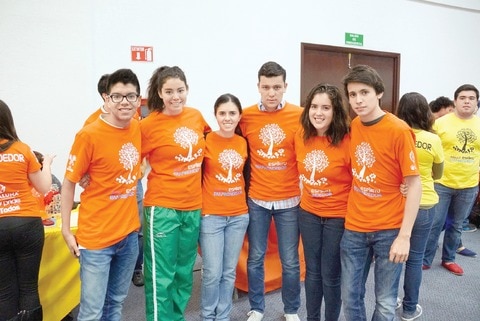 Se divierten  en el campus