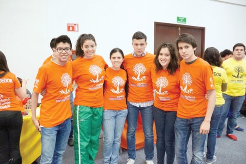 Se divierten  en el campus