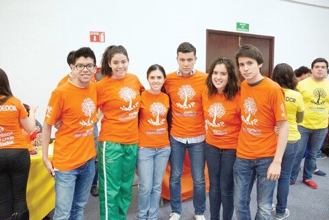 Se divierten en el campus