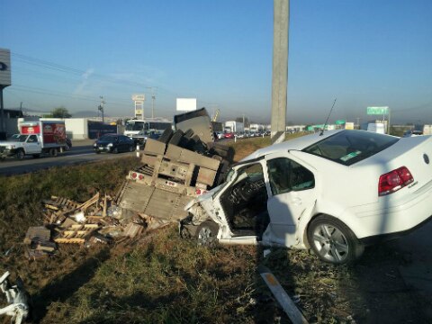 Tráiler embiste vehículo