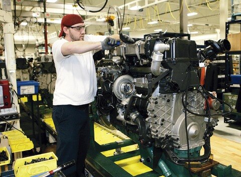 Daimler invierte 45 mdd