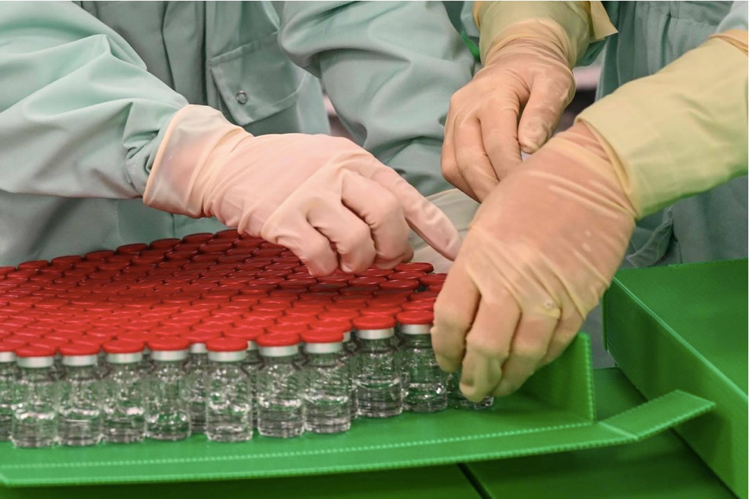 AstraZeneca estima distribuir vacuna contra Covid-19 a fines de marzo de 2021