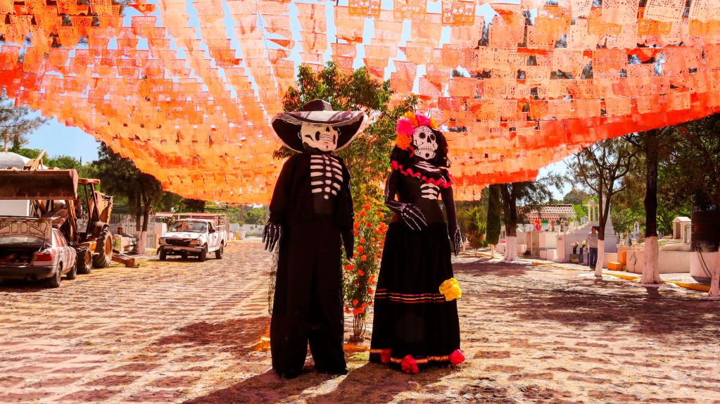Panteones de Corregidora, listos para el Día de Muertos