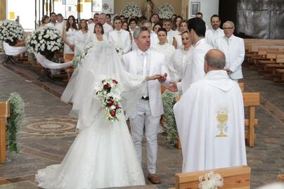 Angelique Boyer dice “sí” ante el altar, como Ana